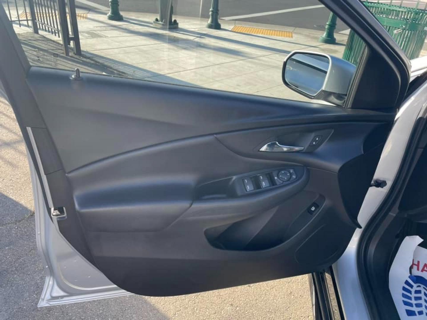 2018 SILVER /BLACK Chevrolet Volt LT (1G1RC6S5XJU) with an 1.5L L4 DOHC 16V engine, CVT transmission, located at 744 E Miner Ave, Stockton, CA, 95202, (209) 944-5770, 37.956863, -121.282082 - PLUS TAXES AND FEES - Photo#4